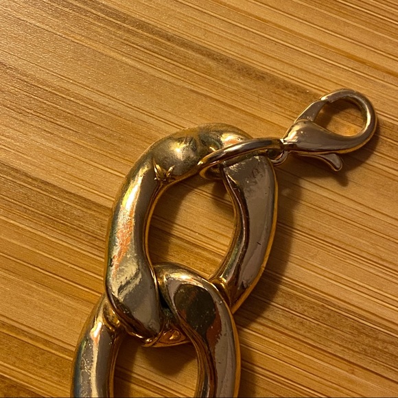 Guess Cuban Link Golden Chain Necklace - Picture 6 of 6